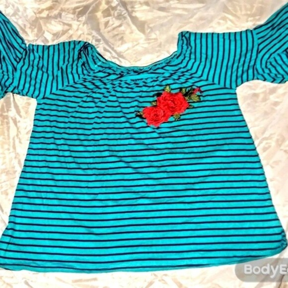 Green off the shoulder top 3X - Picture 4 of 8